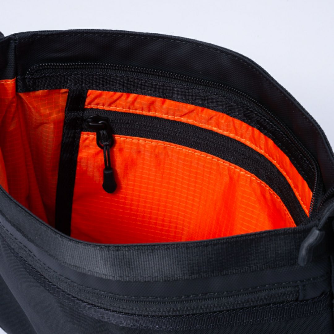 BEAMS DESIGN ELASTIC MESH ショルダーバッグ【BMMH0BS1】 ブラック