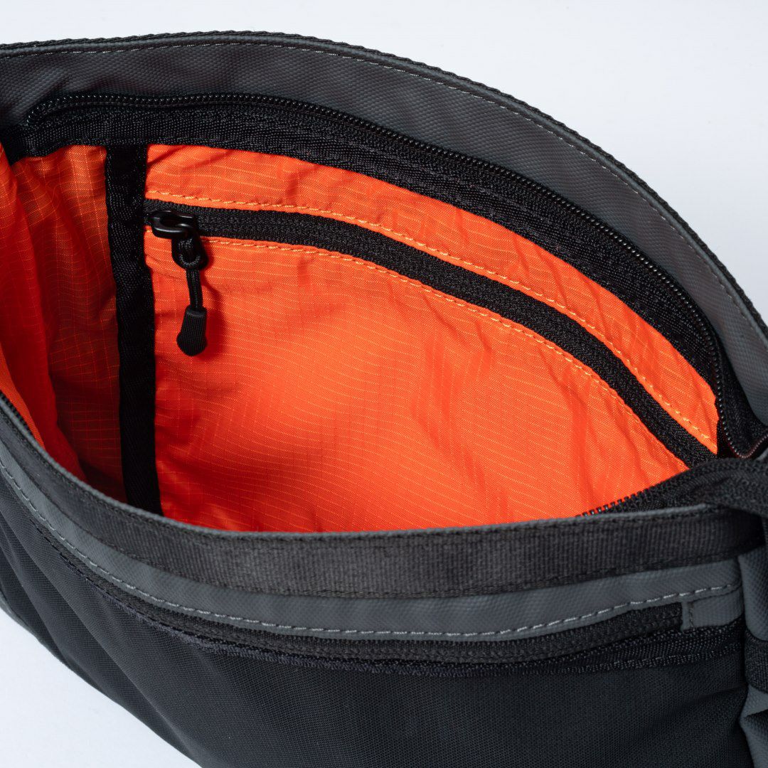 BEAMS DESIGN ELASTIC MESH ショルダーバッグ【BMMH0BS1】 グレー