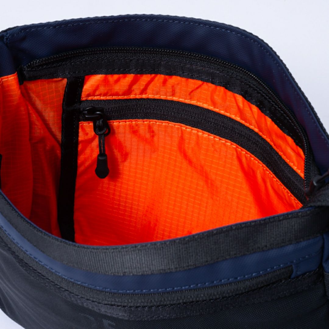 BEAMS DESIGN ELASTIC MESH ショルダーバッグ【BMMH0BS1】 ネイビー