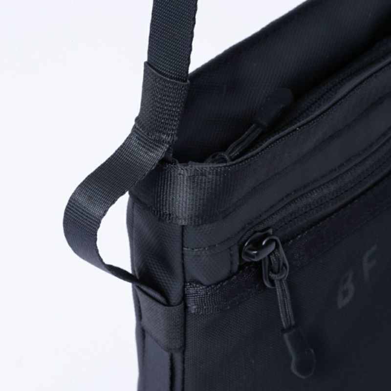 BEAMS DESIGN ELASTIC MESH ショルダーバッグ【BMMH0BS1】 ブラック