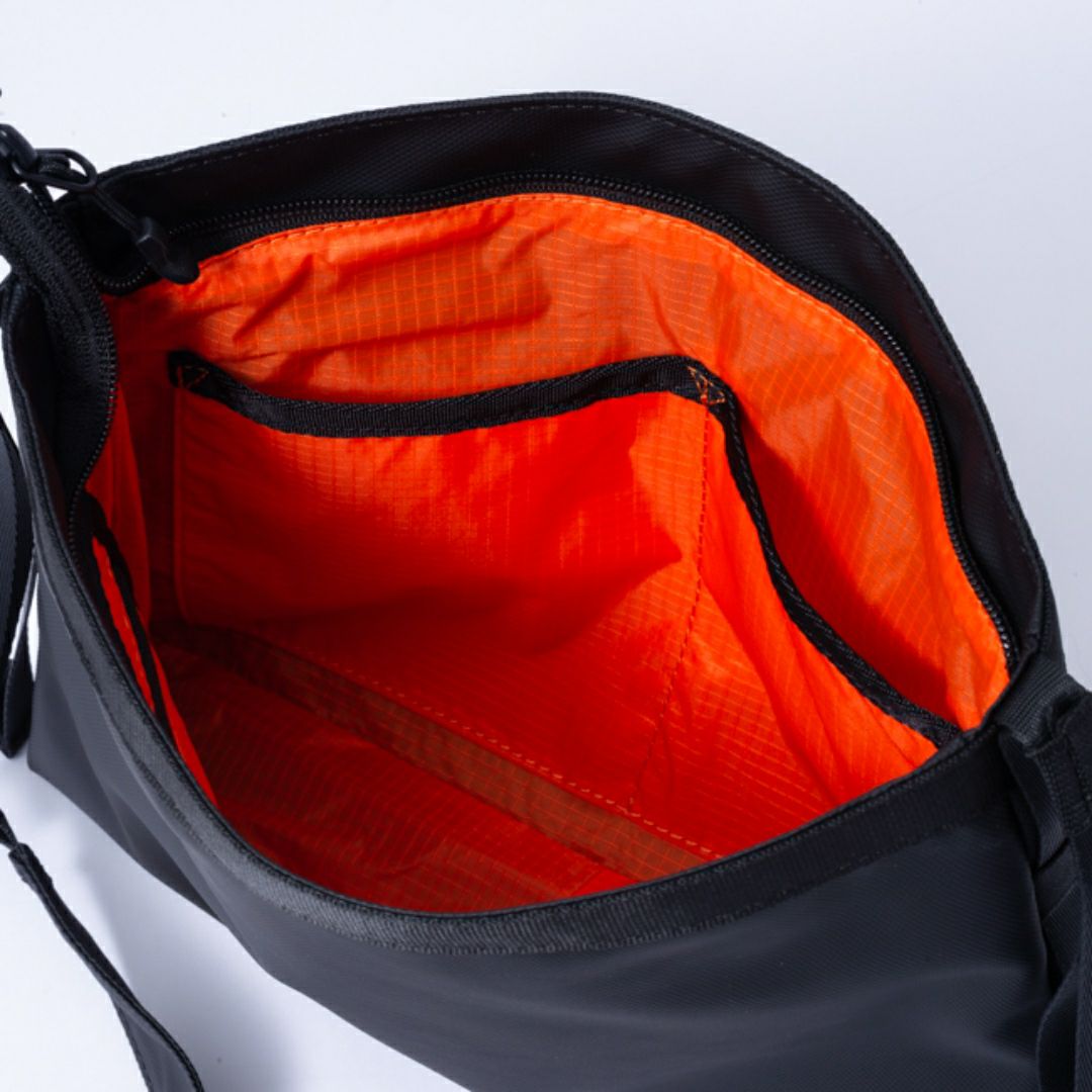 BEAMS DESIGN ELASTIC MESH ショルダーバッグ【BMMH0BS1】 ブラック