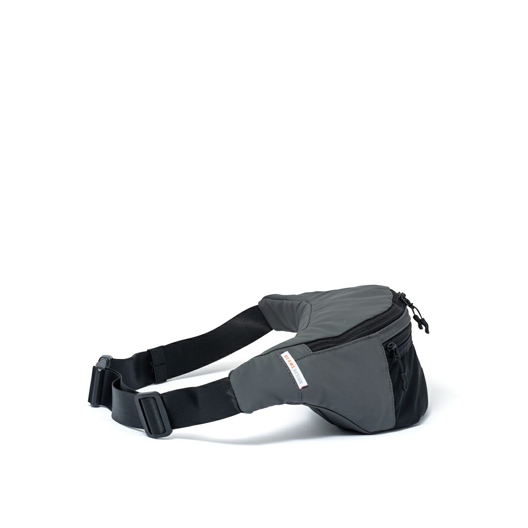 BEAMS DESIGN ELASTIC MESH ボディバッグ【BMMH0BS2】 グレー