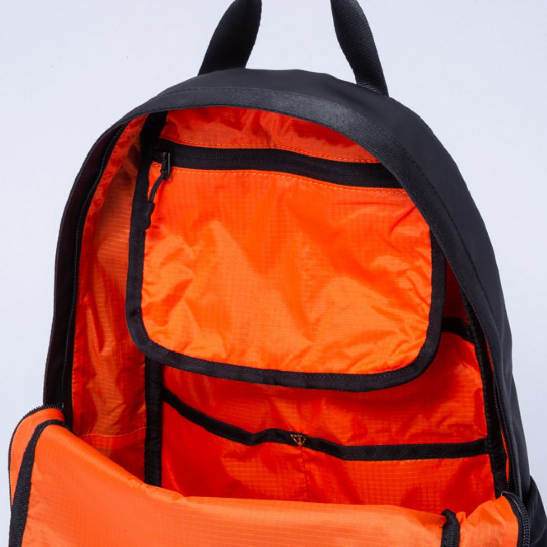 BEAMS DESIGN ELASTIC MESH バックパック【BMMH0BR1】 ブラック