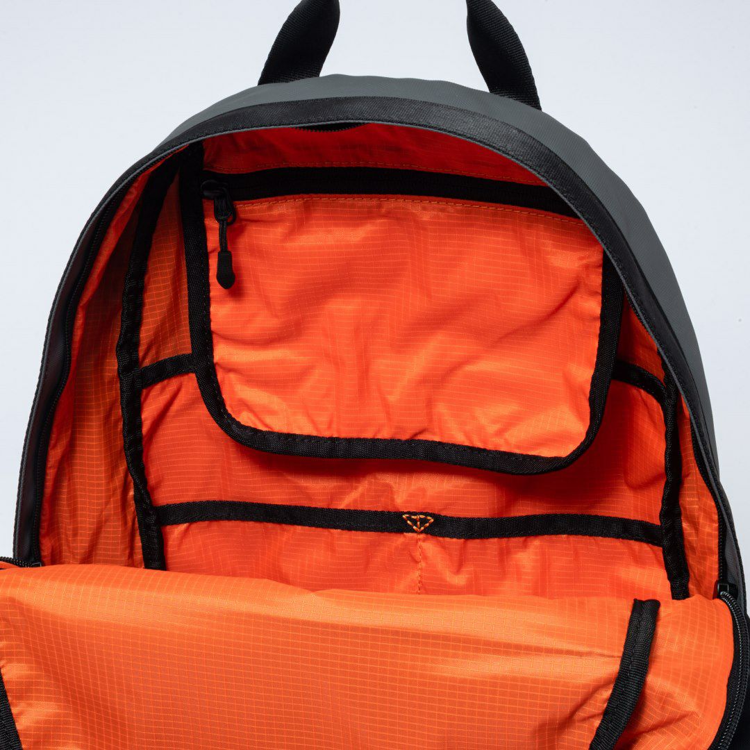 BEAMS DESIGN ELASTIC MESH バックパック【BMMH0BR1】 グレー