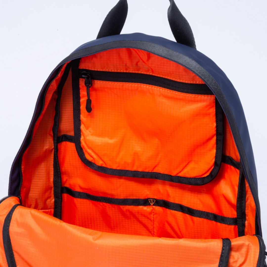 BEAMS DESIGN ELASTIC MESH バックパック【BMMH0BR1】 ネイビー