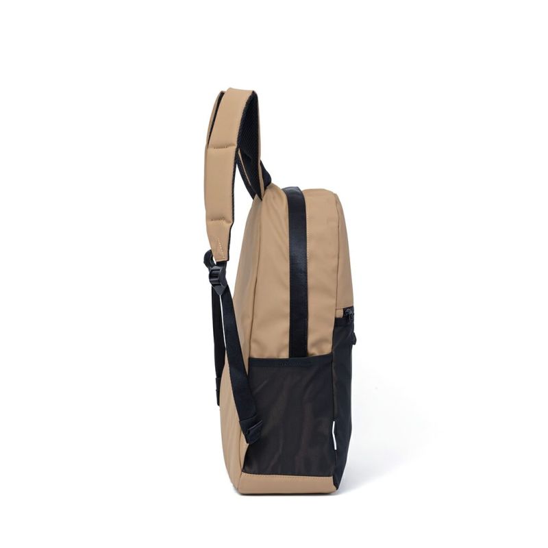 BEAMS DESIGN ELASTIC MESH バックパック【BMMH0BR1】 サンドベージュ