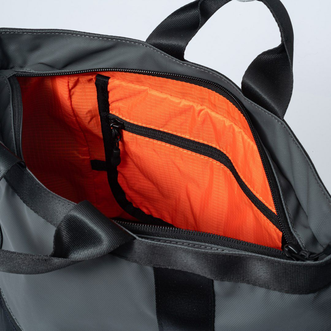 BEAMS DESIGN ELASTIC MESH 2WAYバックパック【BMMH0BR2】 グレー