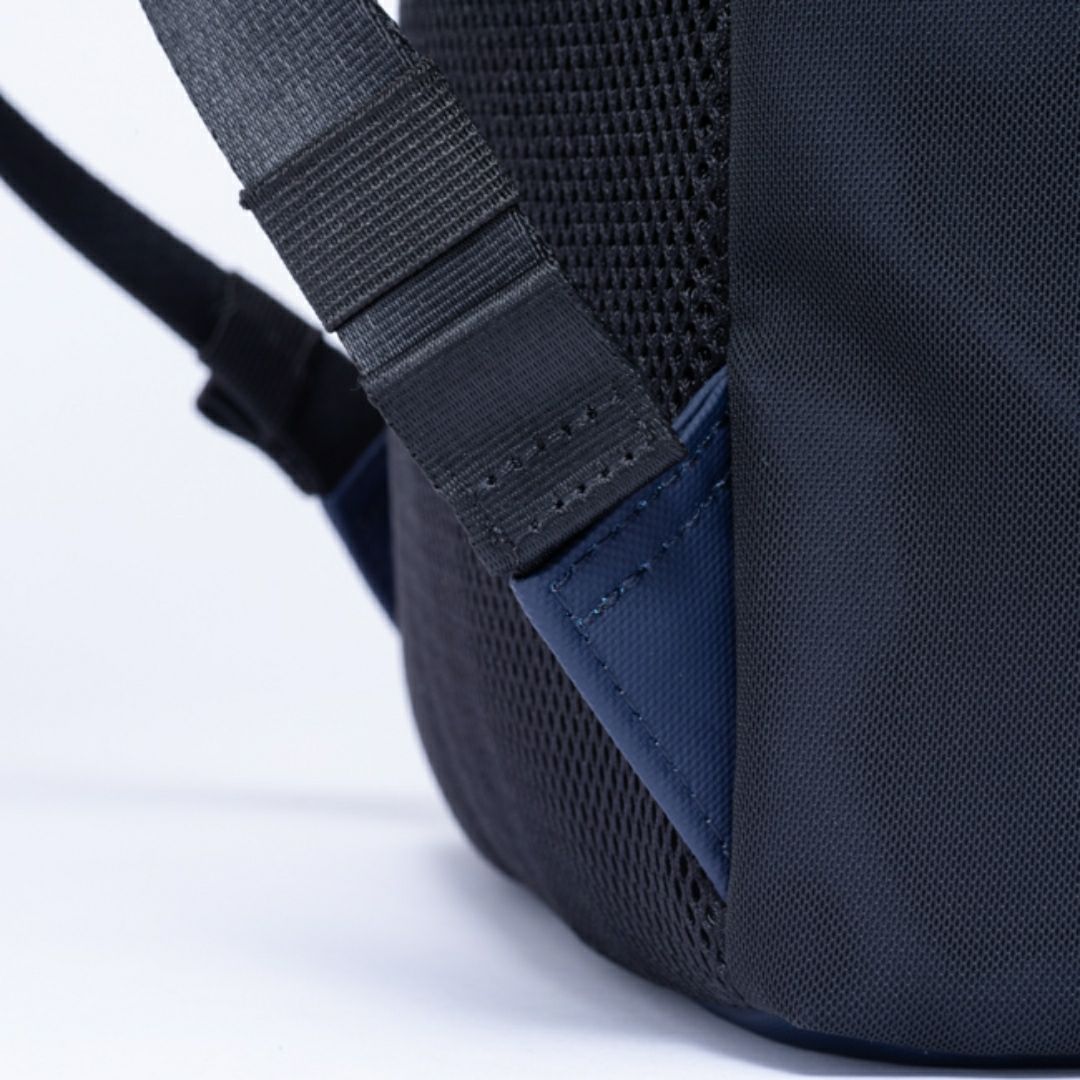 BEAMS DESIGN ELASTIC MESH 2WAYバックパック【BMMH0BR2】 ネイビー