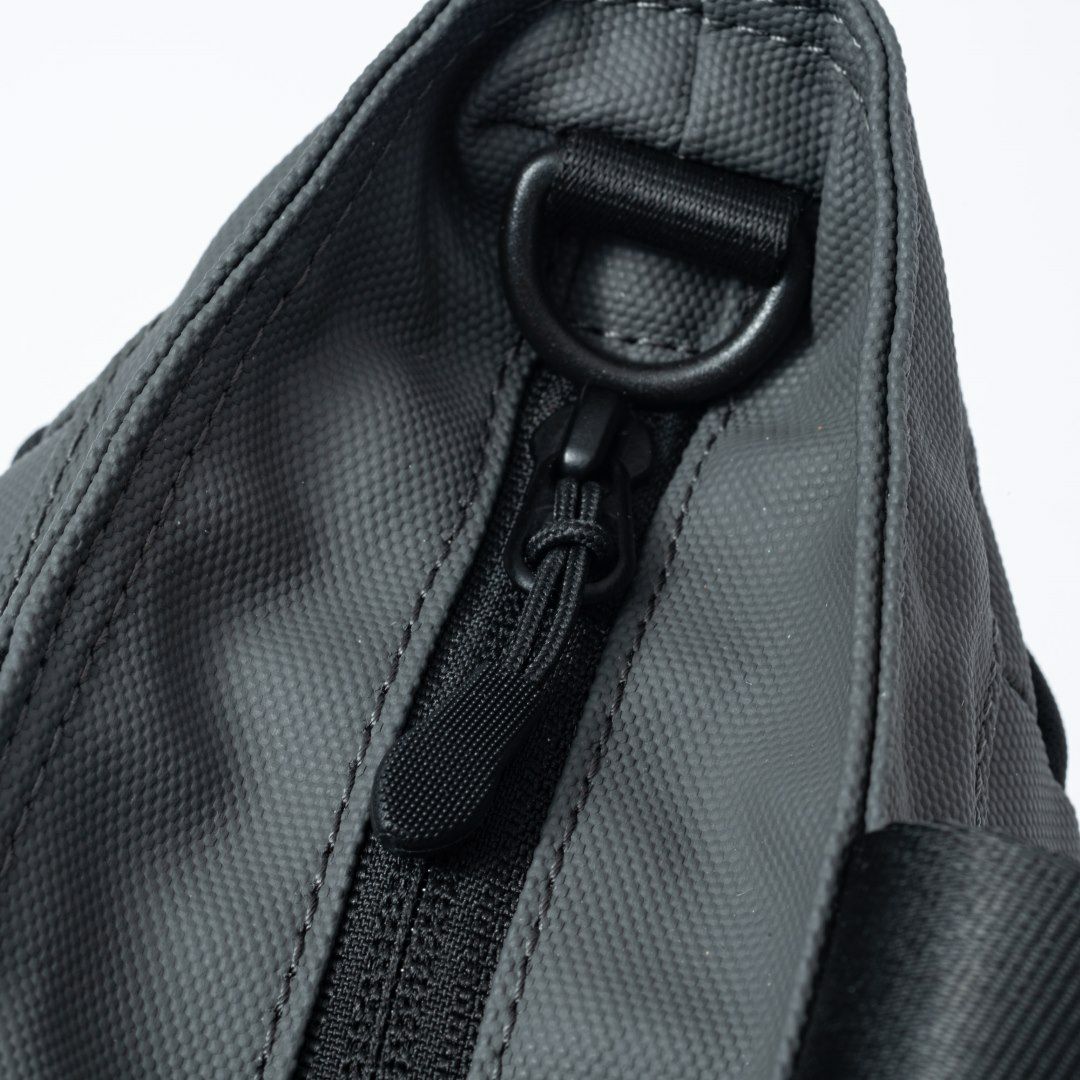 BEAMS DESIGN ELASTIC MESH 2WAYトートバッグ グレー