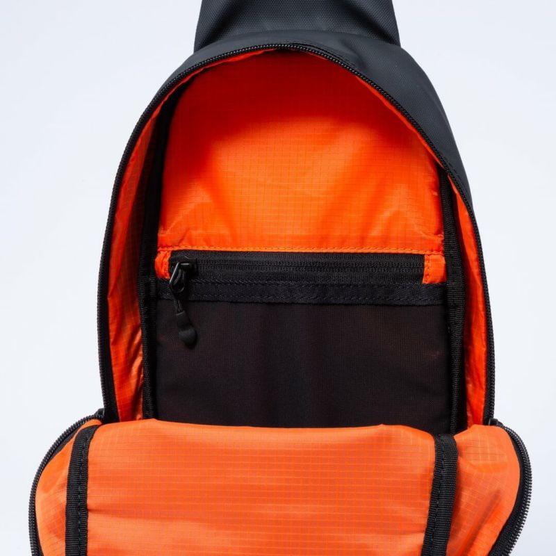 BEAMS DESIGN ELASTIC MESH ボディバッグ【BMMH0BS4】 ブラック