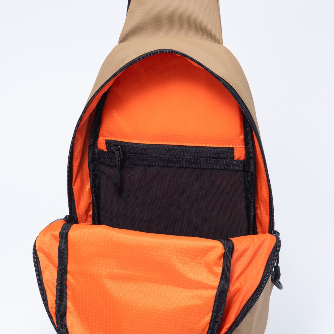 BEAMS DESIGN ELASTIC MESH ボディバッグ【BMMH0BS4】 ブラック