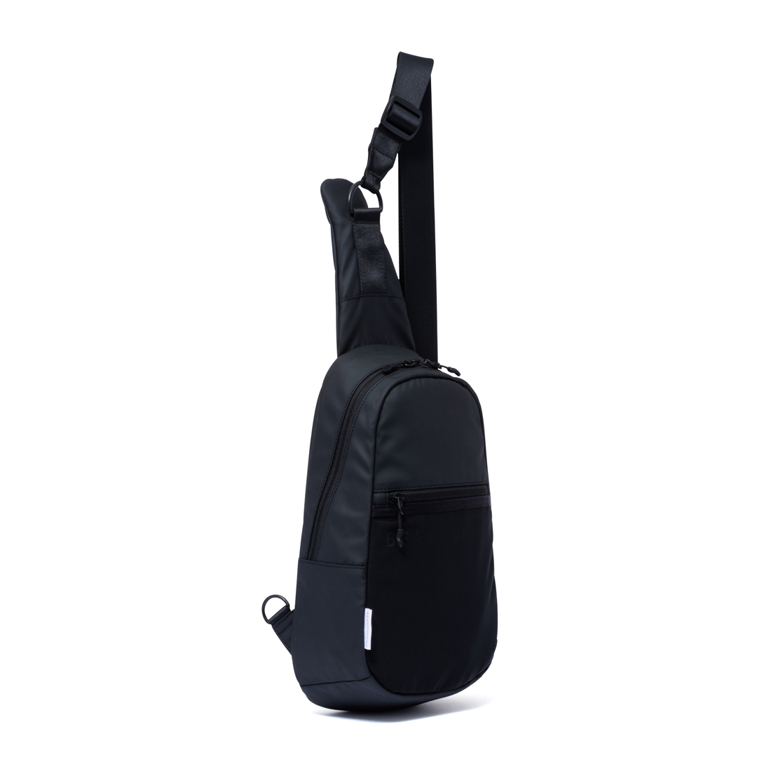 BEAMS DESIGN ELASTIC MESH ボディバッグ【BMMH0BS4】 ブラック