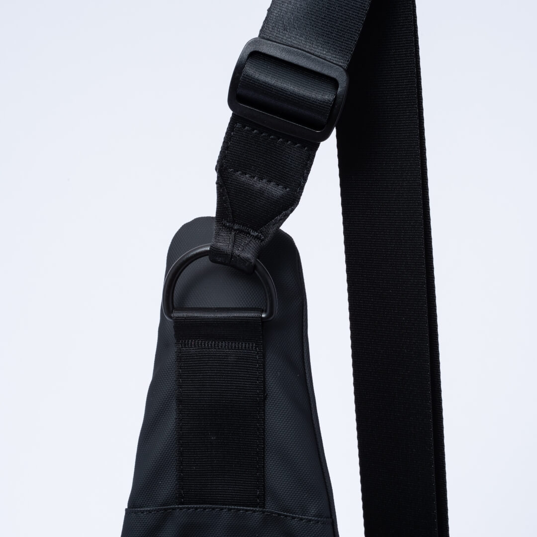 BEAMS DESIGN ELASTIC MESH ボディバッグ【BMMH0BS4】 ブラック