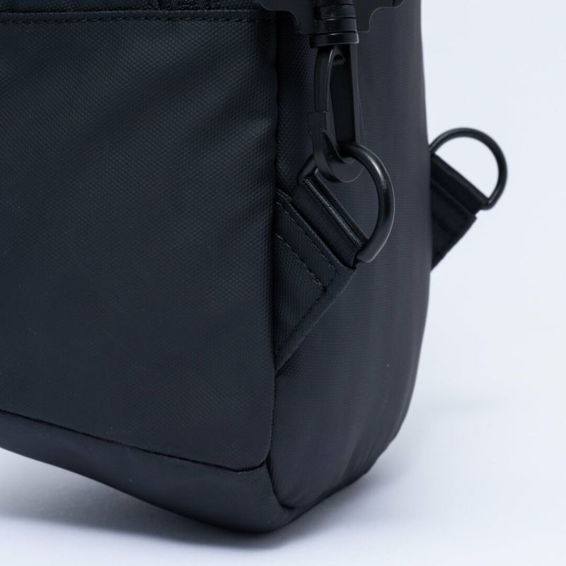 BEAMS DESIGN ELASTIC MESH ボディバッグ【BMMH0BS4】 ブラック