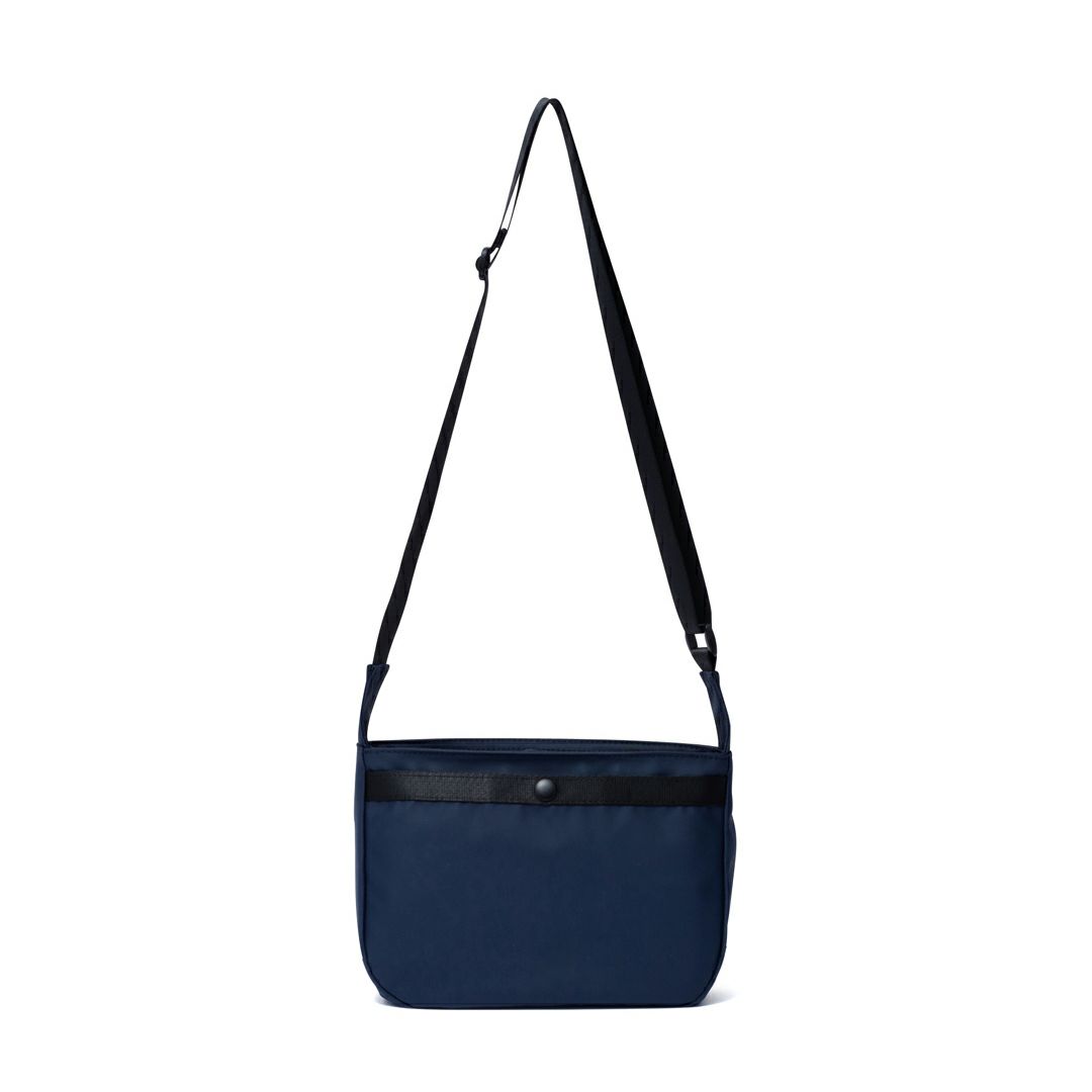 BEAMS DESIGN ELASTIC MESH ショルダーバッグ【BMMH0BS5】 ネイビー