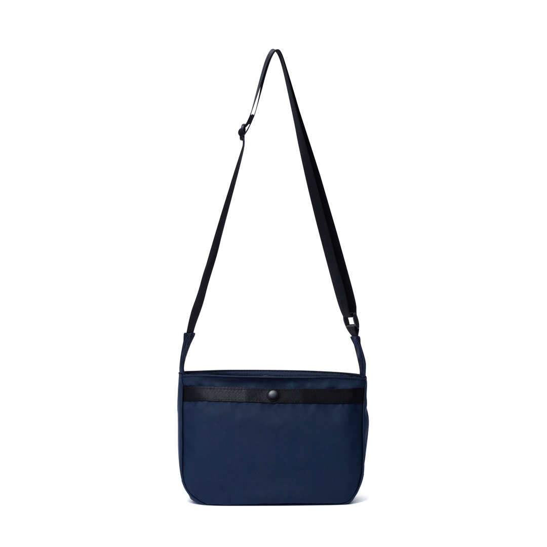 BEAMS DESIGN ELASTIC MESH ショルダーバッグ【BMMH0BS5】 ネイビー