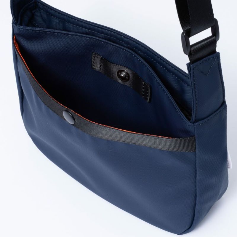 BEAMS DESIGN ELASTIC MESH ショルダーバッグ【BMMH0BS5】 ネイビー