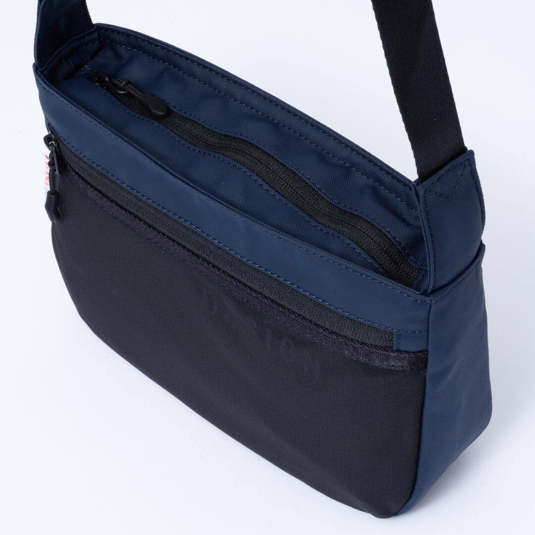 BEAMS DESIGN ELASTIC MESH ショルダーバッグ【BMMH0BS5】 ネイビー