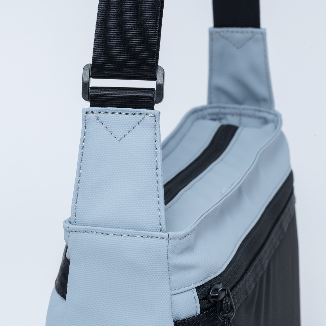 BEAMS DESIGNE LASTIC MESH ショルダーバッグ【BMMH0BS6】 サンドベージュ