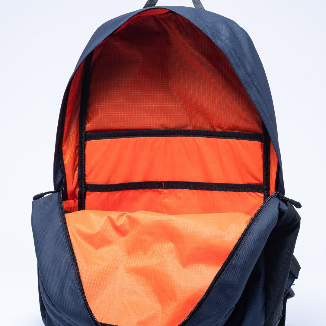 BEAMS DESIGN ELASTIC MESH バックパック【BMMH0BR6】 ネイビー