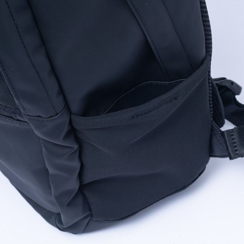 BEAMS DESIGN ELASTIC MESH バックパック【BMMH0BR6】 ブラック