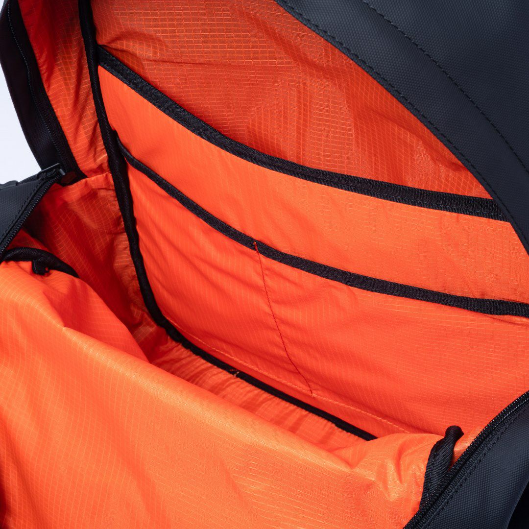 BEAMS DESIGN ELASTIC MESH バックパック【BMMH0BR6】 ブラック