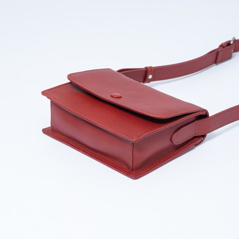 MARGARET HOWELL idea エンモア ミニポシェット 商品｜THE BAGMANIA