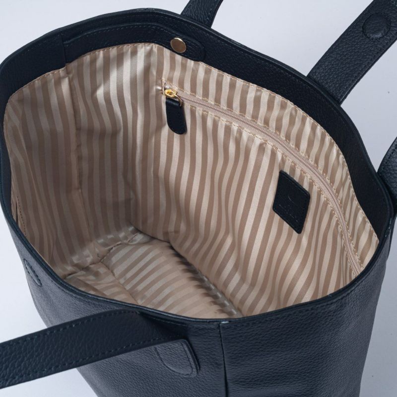  U by ungaro ドォックス トート ブラック