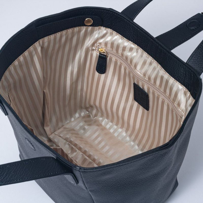  U by ungaro ドォックス ハンド ブラック