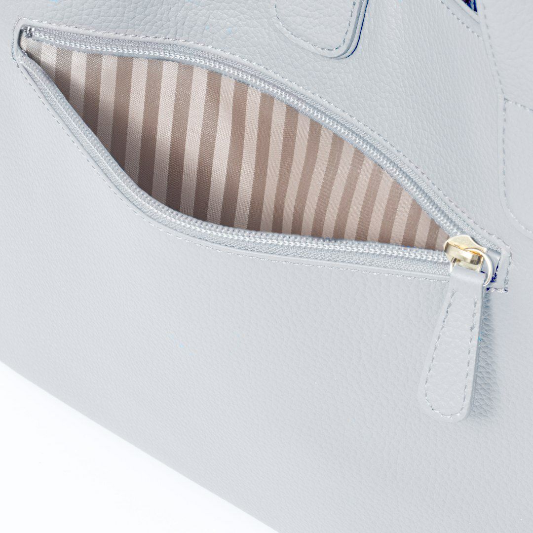  U by ungaro ドォックス ハンド ホワイト