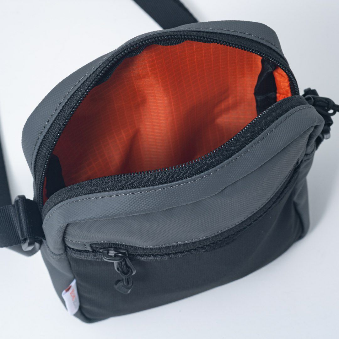 BEAMS DESIGN ELASTIC MESH ショルダーバッグ【BMMH0BS9】 グレー