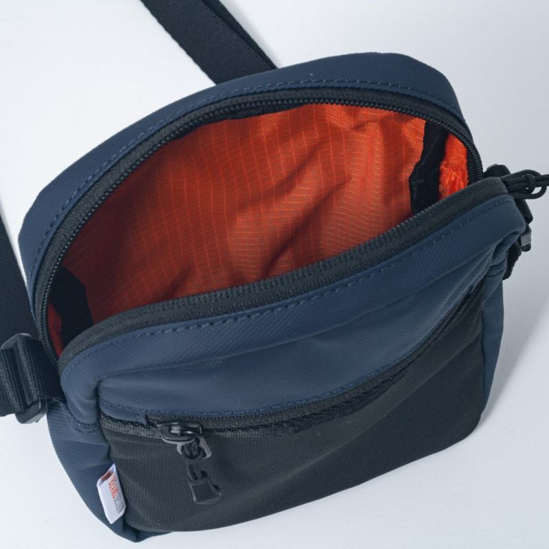 BEAMS DESIGN ELASTIC MESH ショルダーバッグ【BMMH0BS9】 ネイビー