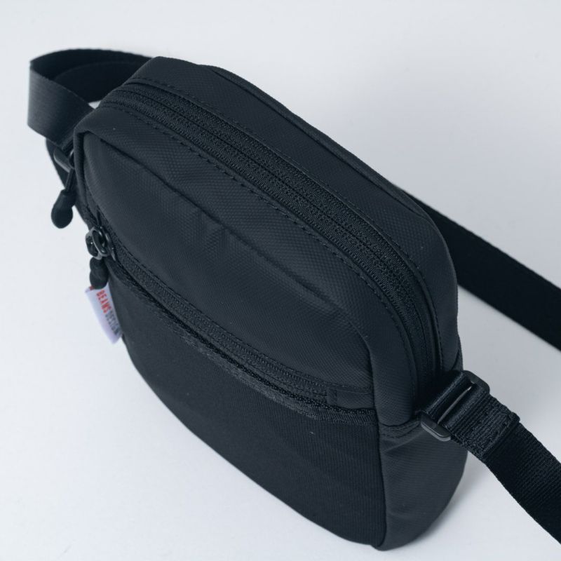 BEAMS DESIGN ELASTIC MESH ショルダーバッグ【BMMH0BS9】 ブラック