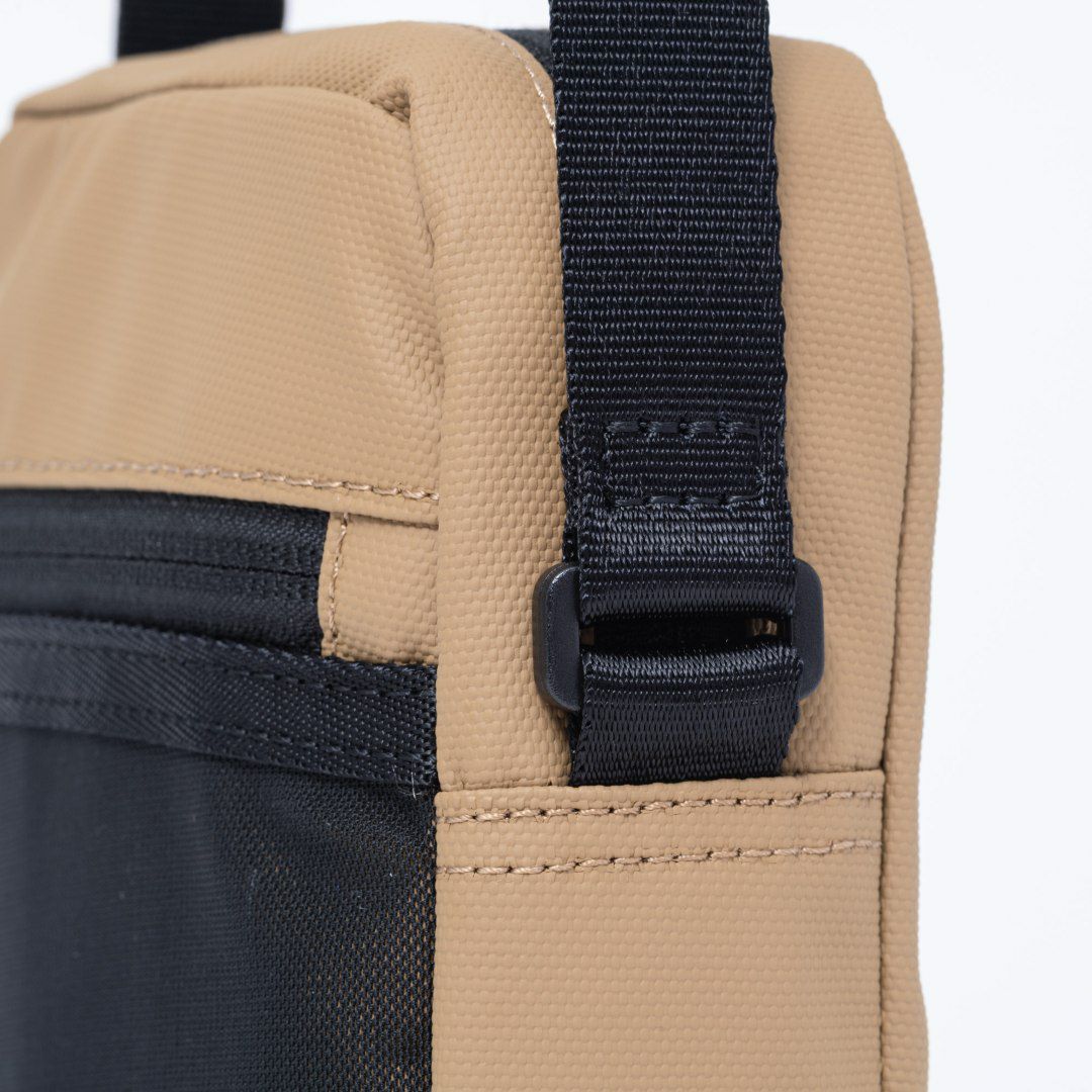 BEAMS DESIGN ELASTIC MESH ショルダーバッグ【BMMH0BS9】 サンドベージュ