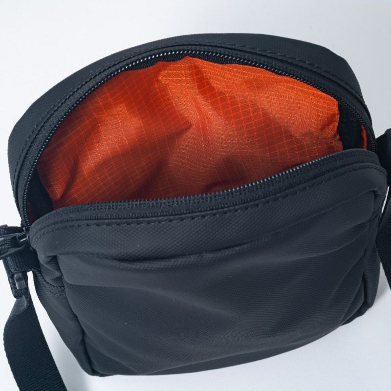 BEAMS DESIGN ELASTIC MESH ショルダーバッグ【BMMH0BS9】 ブラック