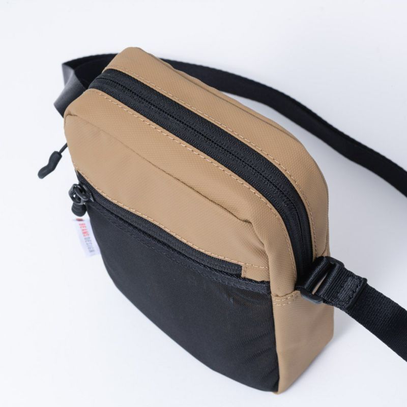 BEAMS DESIGN ELASTIC MESH ショルダーバッグ【BMMH0BS9】 サンドベージュ