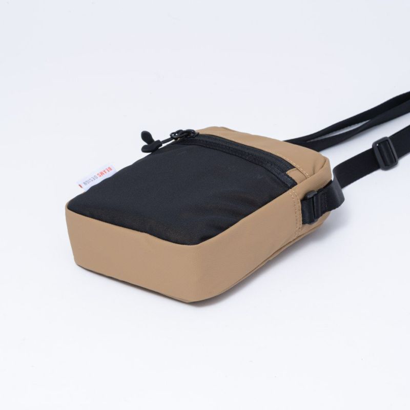 BEAMS DESIGN ELASTIC MESH ショルダーバッグ【BMMH0BS9】 サンドベージュ