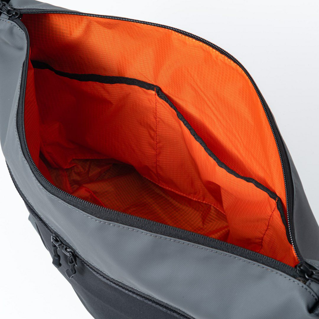 BEAMS DESIGN ELASTIC MESH ショルダーバッグ【BMMH0BSA】 グレー