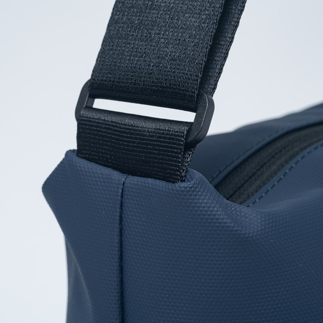 BEAMS DESIGN ELASTIC MESH ショルダーバッグ【BMMH0BSA】 ネイビー