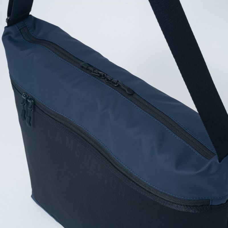 BEAMS DESIGN ELASTIC MESH ショルダーバッグ【BMMH0BSA】 ネイビー