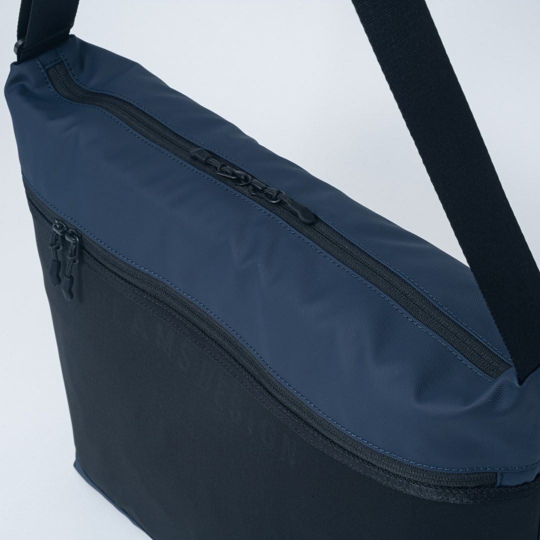 BEAMS DESIGN ELASTIC MESH ショルダーバッグ【BMMH0BSA】 ネイビー