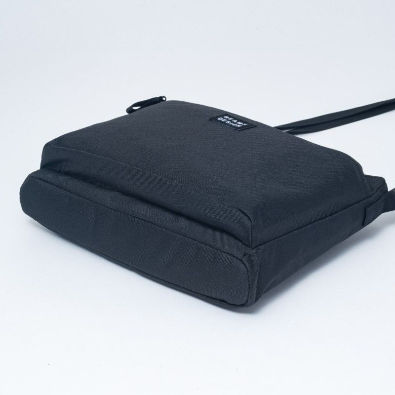 BEAMS DESIGN Every One サコッシュバッグ ブラック