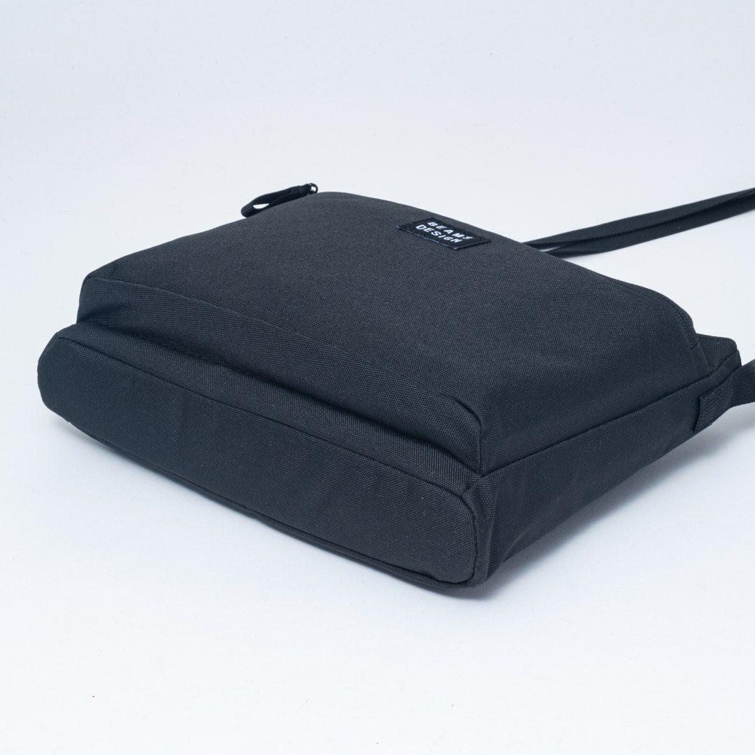 BEAMS DESIGN Every One サコッシュバッグ ブラック