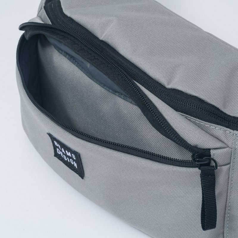 BEAMS DESIGN Every One 横型ボディバッグ グレー