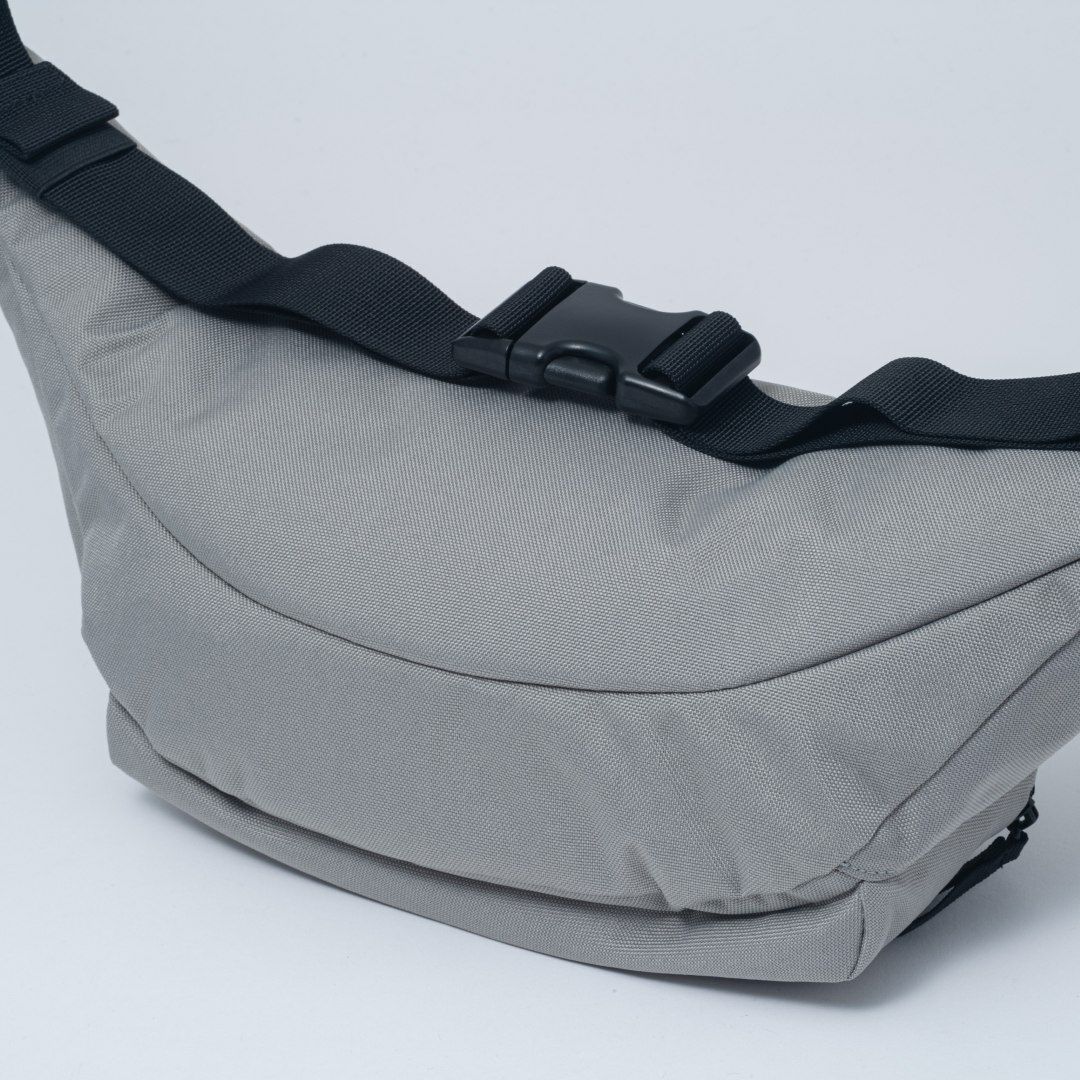 BEAMS DESIGN Every One 横型ボディバッグ グレー