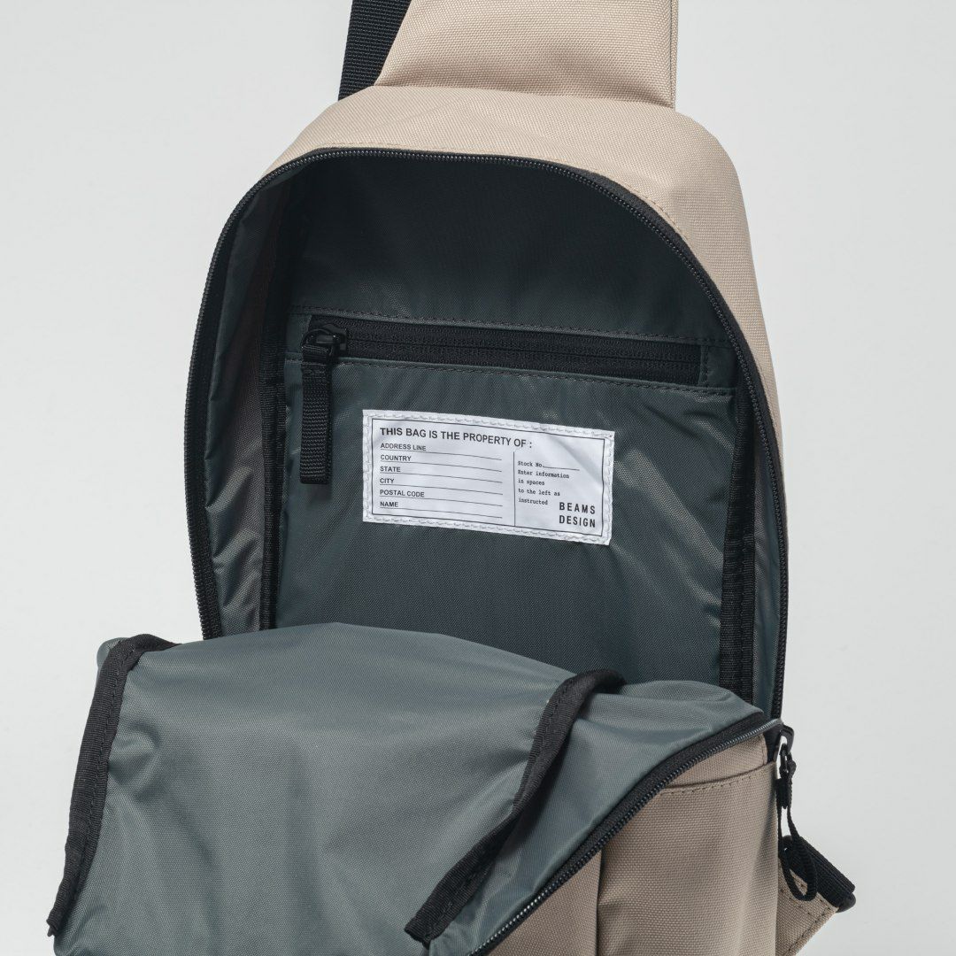 BEAMS DESIGN Every One 縦型ボディバッグ ベージュ