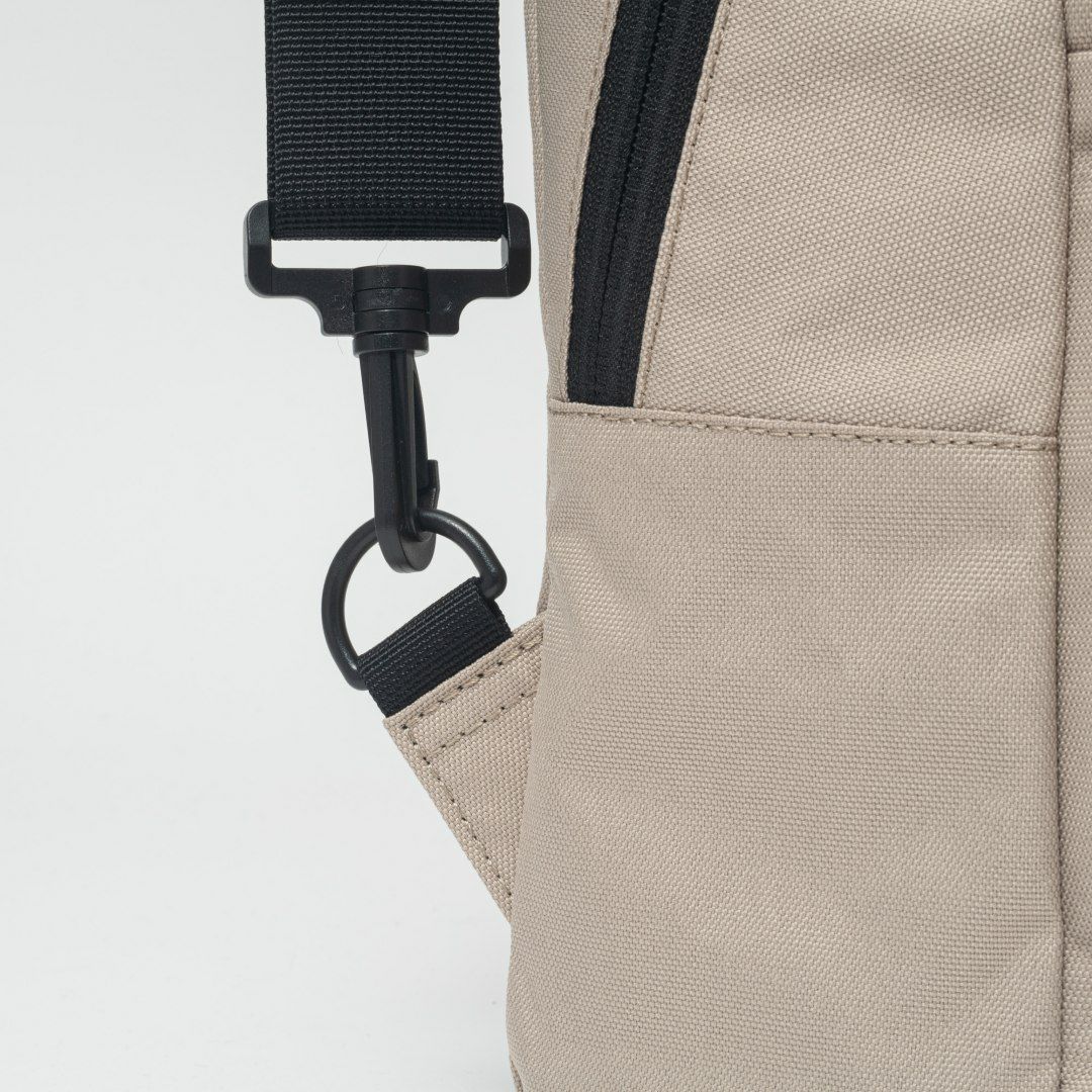 BEAMS DESIGN Every One 縦型ボディバッグ ベージュ