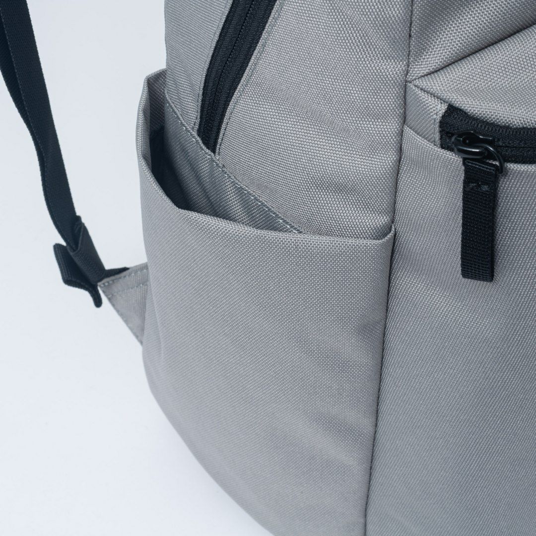 BEAMS DESIGN Every One バックパック グレー