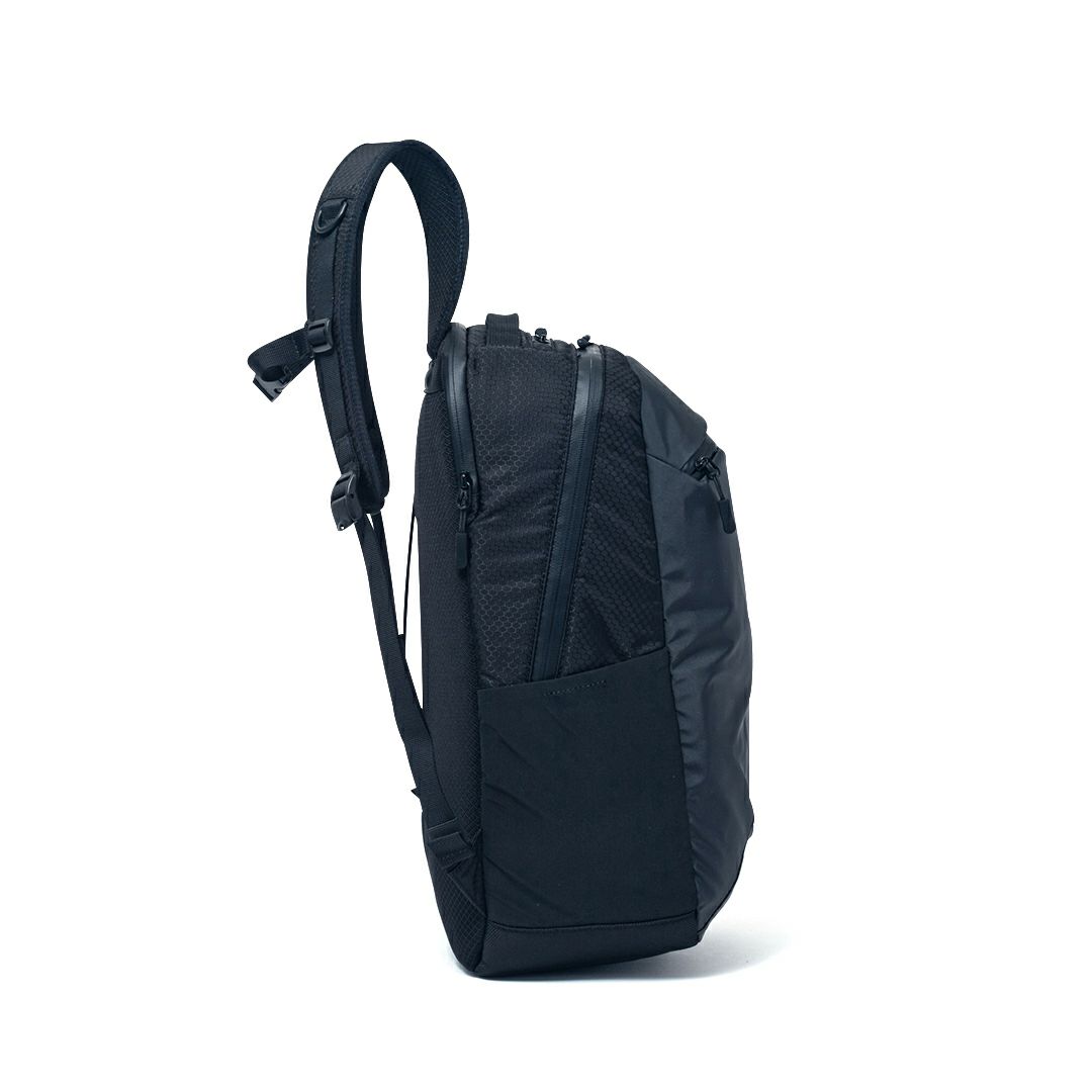 BEAMS DESIGN Waterproof バックパック(M) ブラック