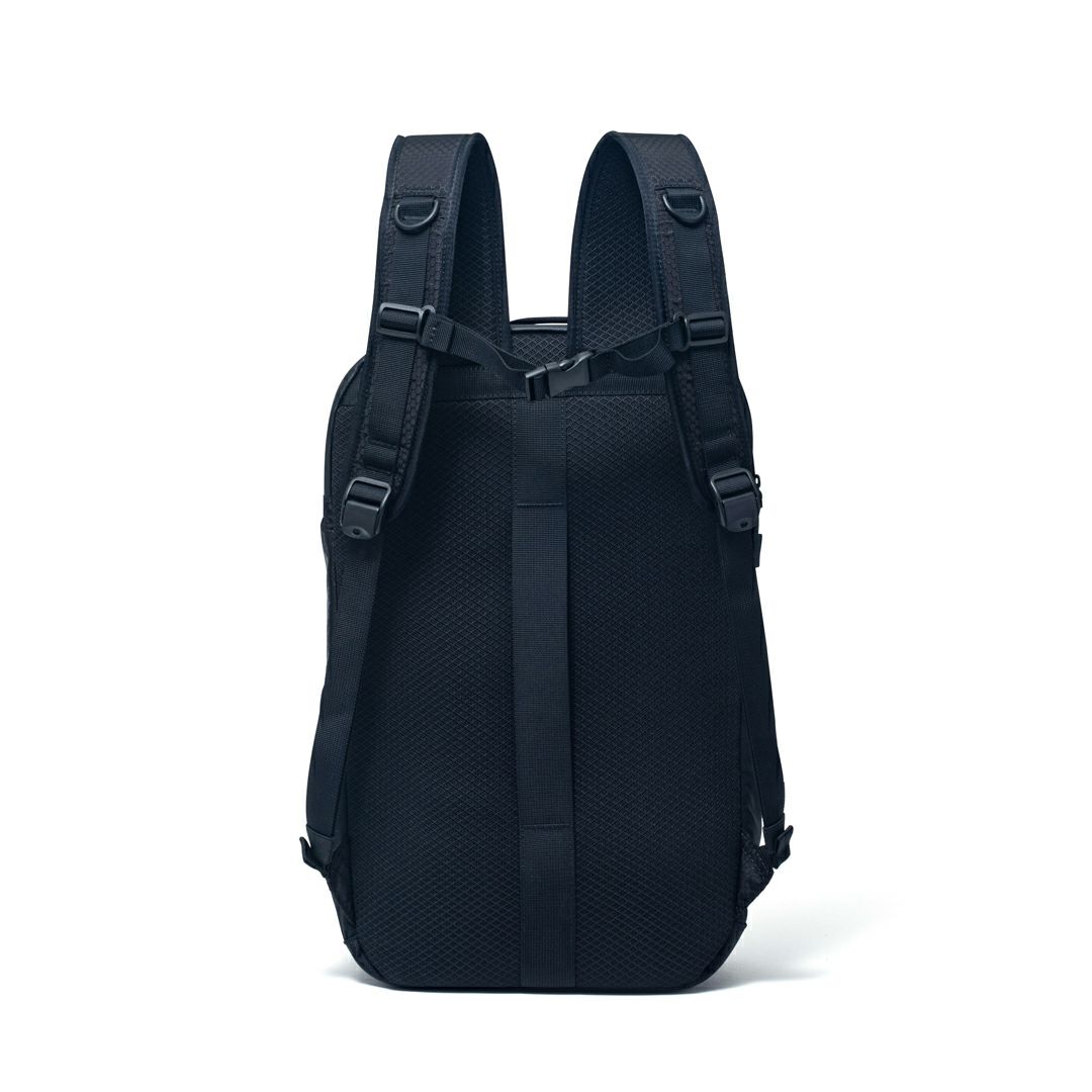 BEAMS DESIGN Waterproof バックパック(M) ブラック